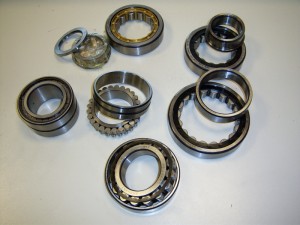 Cylindrical roller bearings with cage